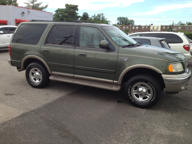 Ford Expedition E320 - Extra Sharp SUV