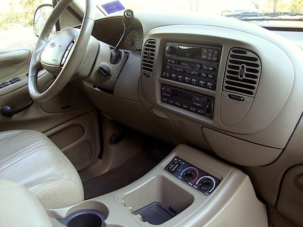 Ford Expedition 2000 photo 3