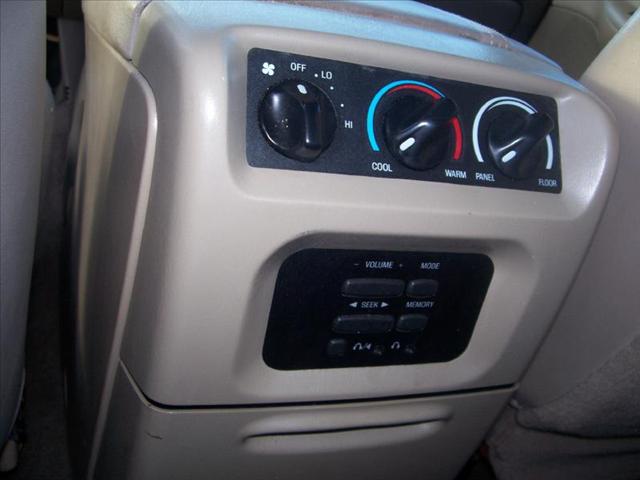 Ford Expedition 2001 photo 2