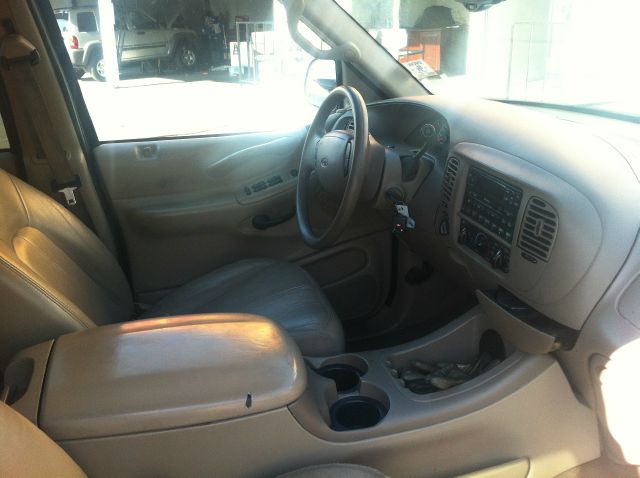 Ford Expedition 2001 photo 2