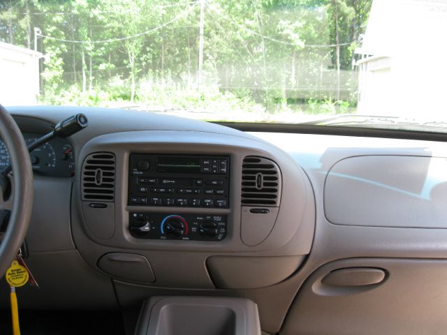 Ford Expedition 2001 photo 3