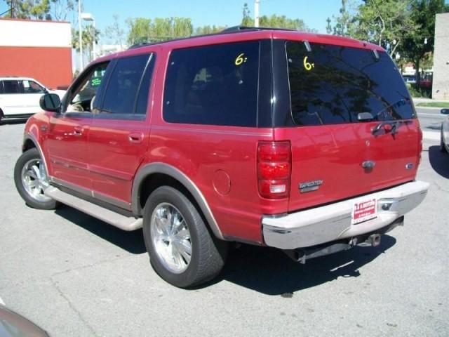 Ford Expedition 325i Sedan 4D Sport Utility