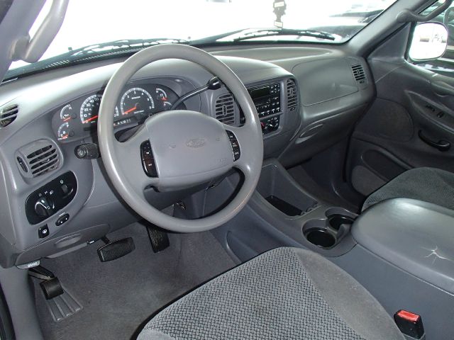 Ford Expedition 2001 photo 2