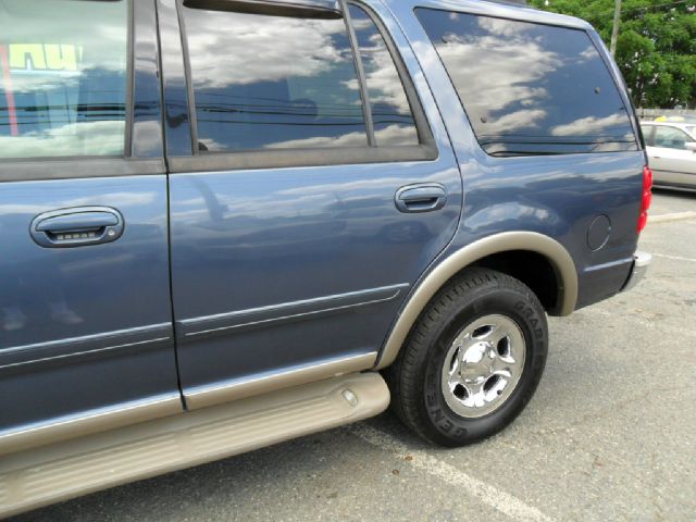 Ford Expedition 2002 photo 17