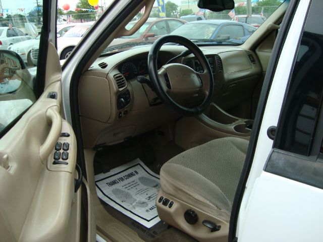 Ford Expedition 2002 photo 1