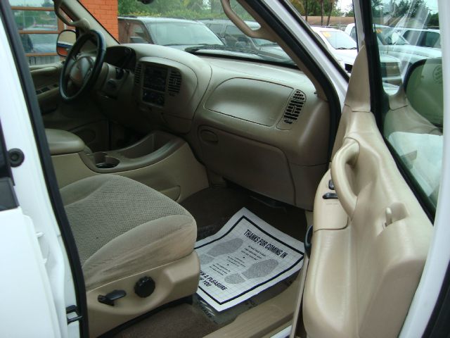 Ford Expedition 2002 photo 13