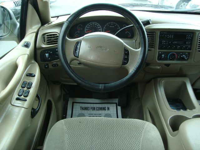 Ford Expedition 2002 photo 2