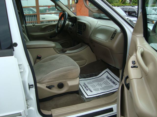 Ford Expedition 2002 photo 9