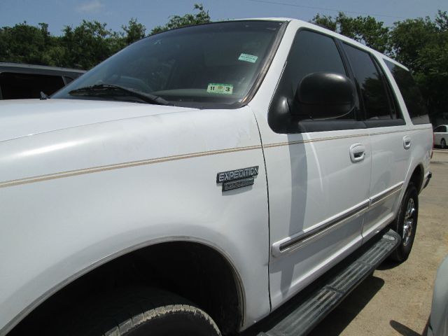 Ford Expedition 2002 photo 1