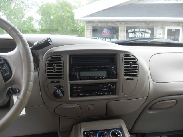 Ford Expedition 2002 photo 1