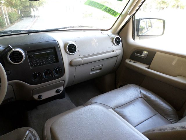 Ford Expedition 2003 photo 11