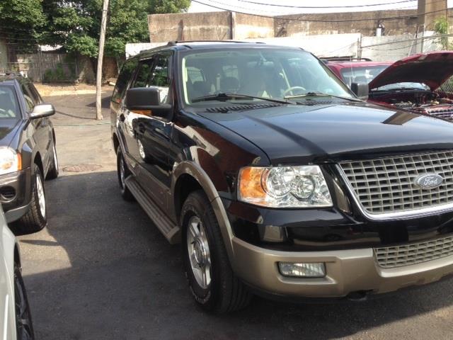 Ford Expedition E320 - Extra Sharp SUV