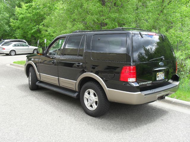 Ford Expedition E320 - Extra Sharp SUV