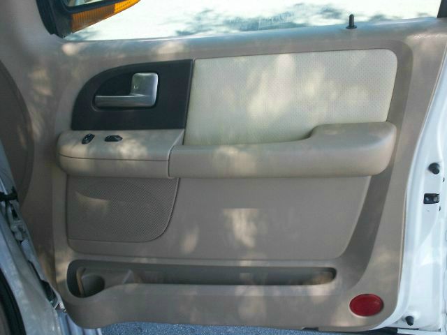 Ford Expedition 2003 photo 24