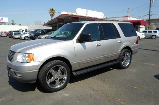 Ford Expedition 2003 photo 2