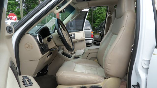 Ford Expedition 2003 photo 18