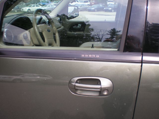 Ford Expedition 2003 photo 2