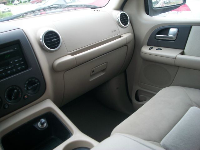 Ford Expedition 2003 photo 2