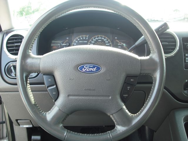 Ford Expedition 2003 photo 3