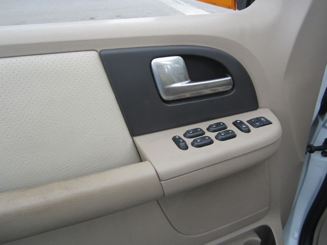 Ford Expedition 2003 photo 3