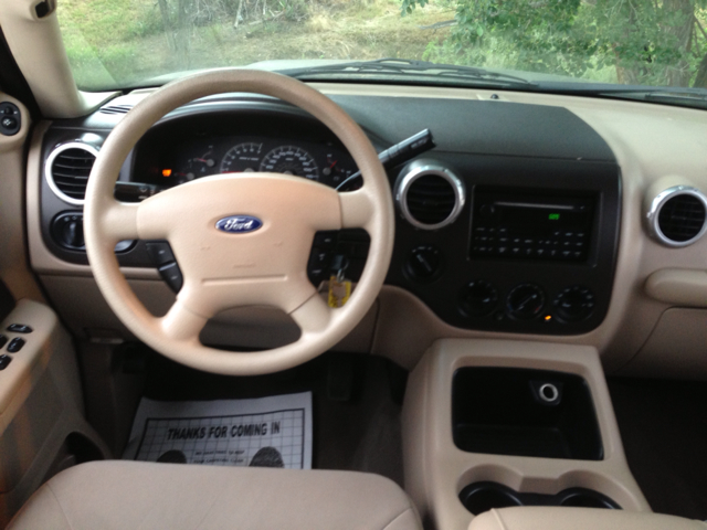 Ford Expedition 2003 photo 2