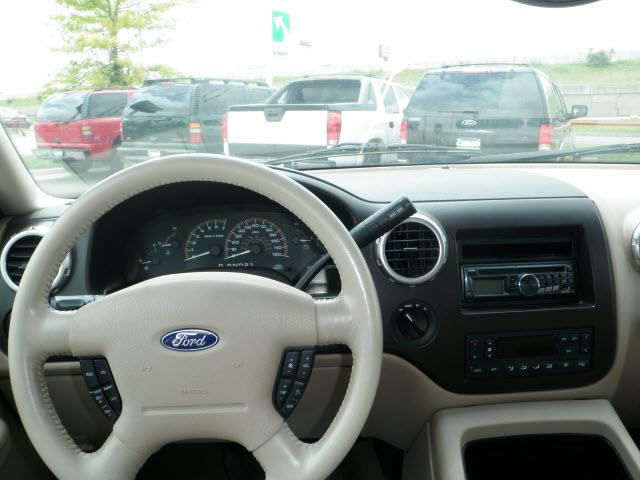 Ford Expedition 2003 photo 2