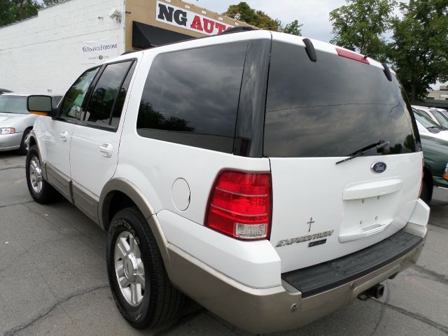 Ford Expedition 2004 photo 1