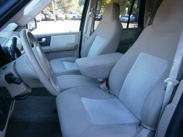 Ford Expedition 2004 photo 2