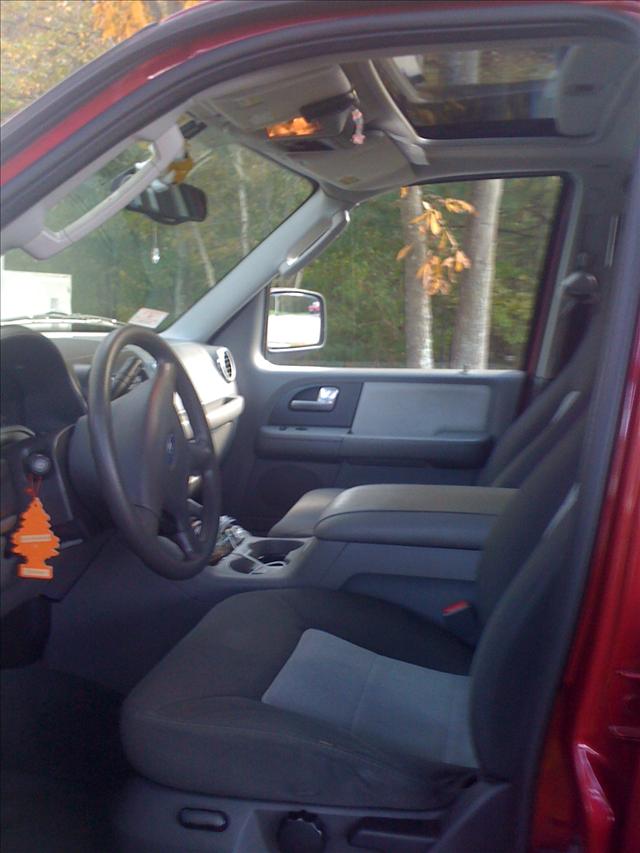 Ford Expedition 2004 photo 2