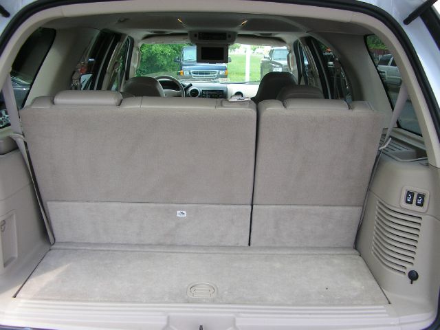 Ford Expedition 2004 photo 2