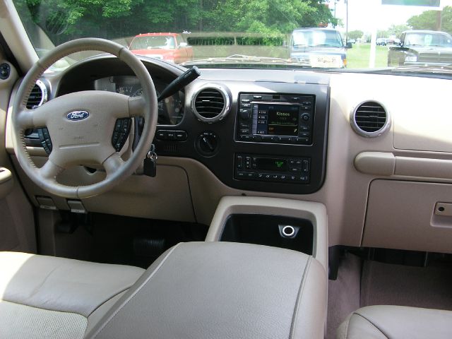 Ford Expedition 2004 photo 3