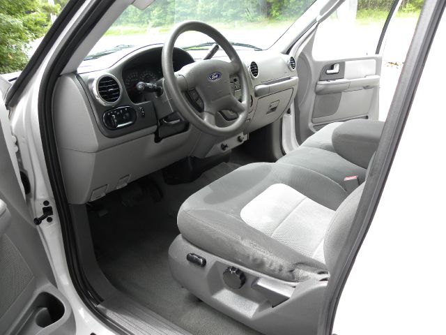 Ford Expedition 2004 photo 4