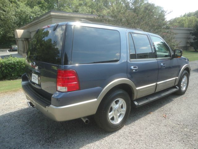 Ford Expedition 2004 photo 1