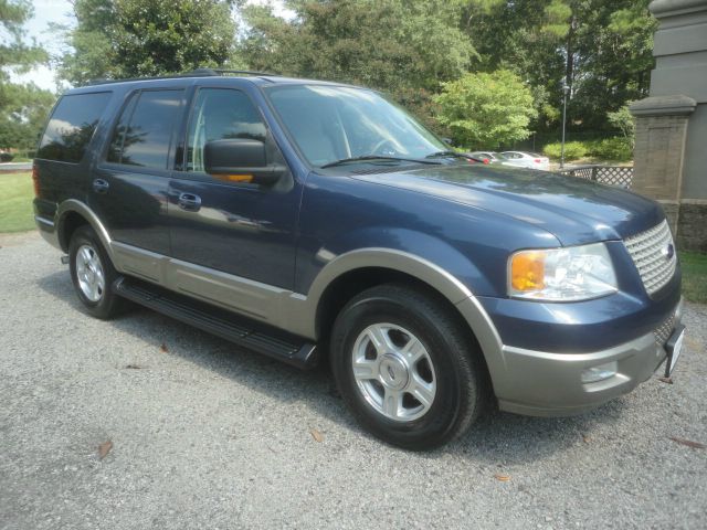 Ford Expedition 2004 photo 2