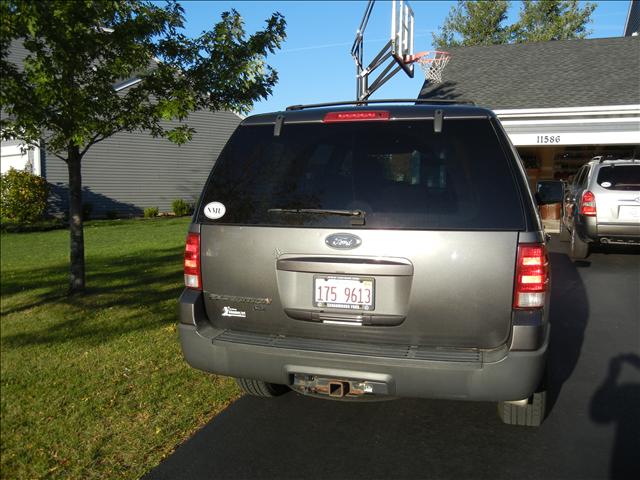 Ford Expedition 2004 photo 2