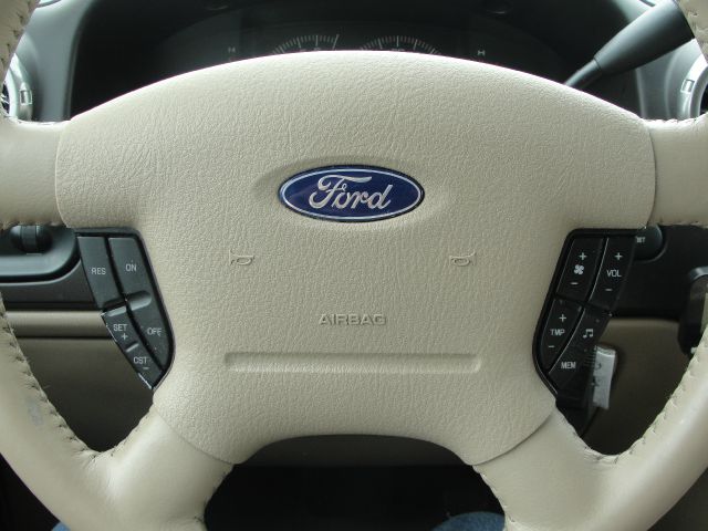 Ford Expedition 2004 photo 19