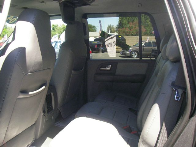 Ford Expedition 2004 photo 2