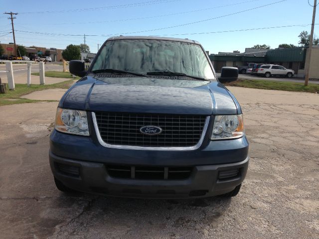 Ford Expedition 2004 photo 2