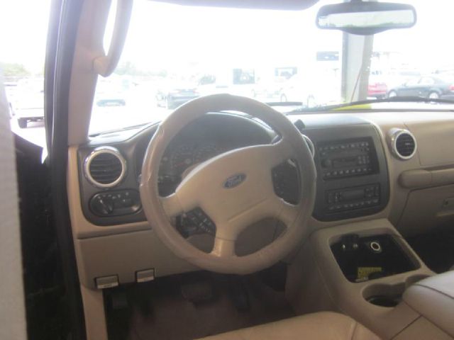 Ford Expedition 2004 photo 4