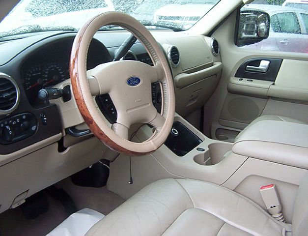 Ford Expedition 2004 photo 1