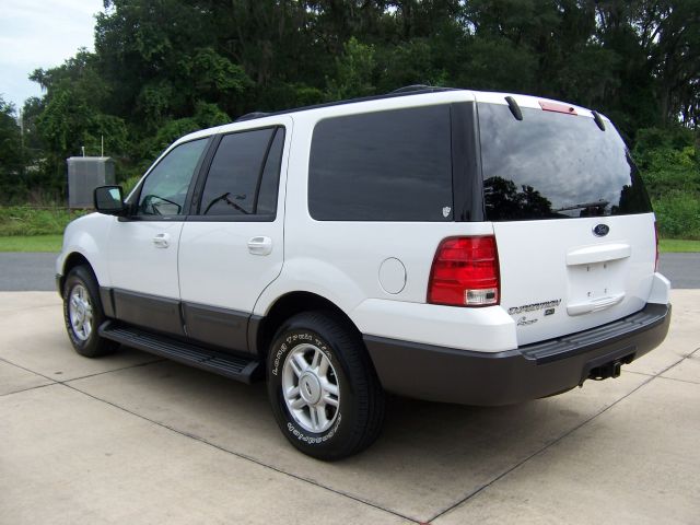 Ford Expedition 2004 photo 2