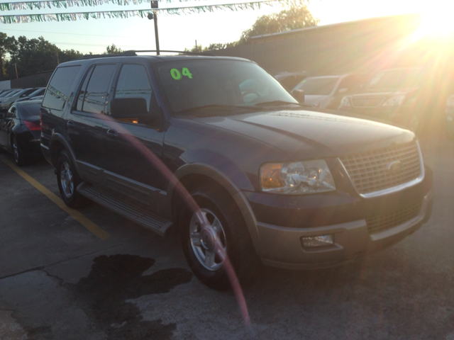 Ford Expedition 2004 photo 2