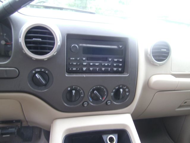 Ford Expedition 2004 photo 15