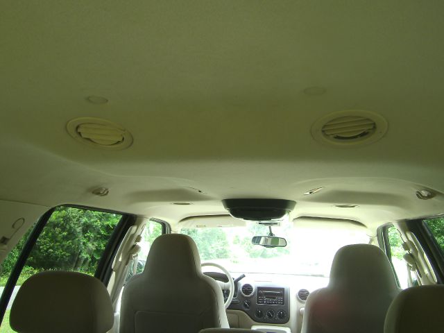 Ford Expedition 2004 photo 2