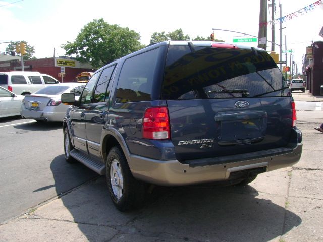 Ford Expedition 2004 photo 2