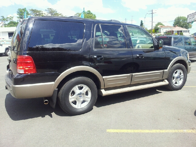 Ford Expedition 2004 photo 2