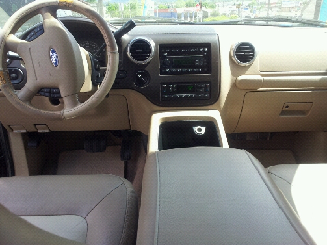 Ford Expedition 2004 photo 3