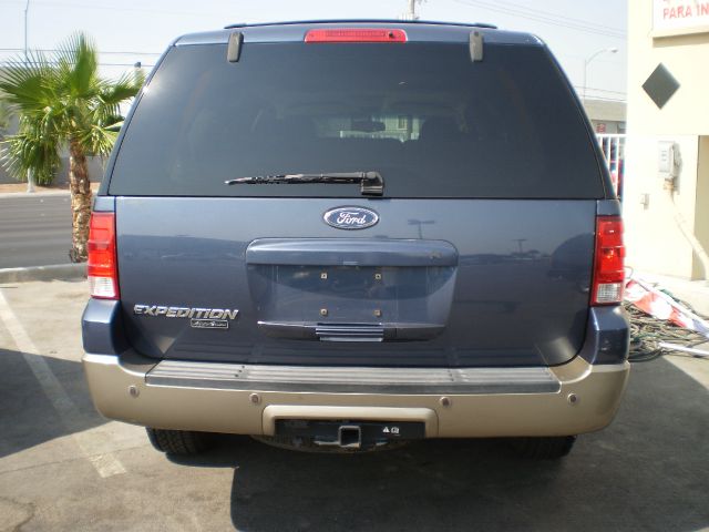 Ford Expedition 2004 photo 2