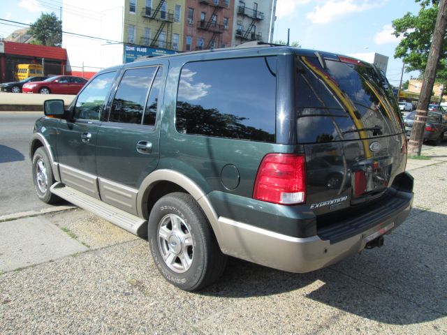 Ford Expedition 2004 photo 2