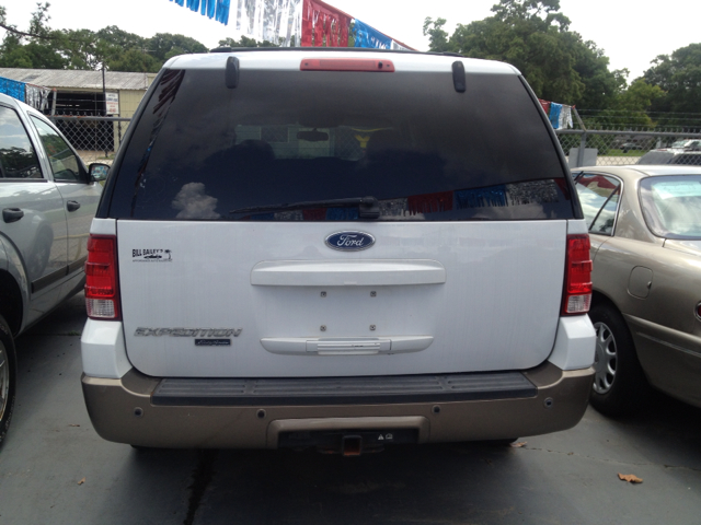 Ford Expedition 2004 photo 2